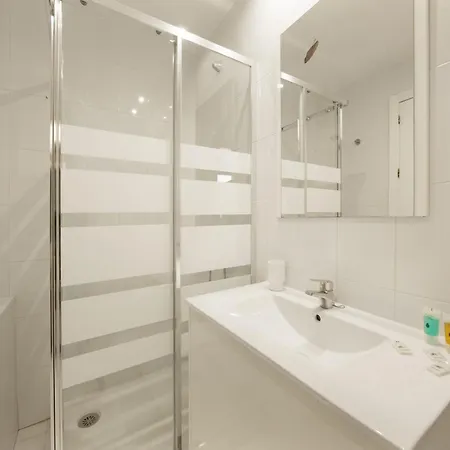 In With Beachfront Pool 公寓 *