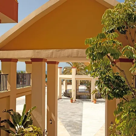 公寓 In With Beachfront Pool