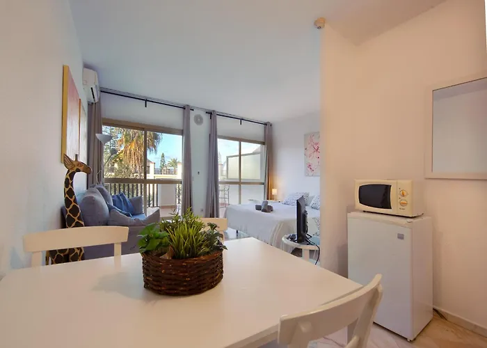 In With Beachfront Pool Apartamento Marbella