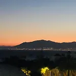 Διαμέρισμα In With Beachfront Pool Μαρμπέλλα