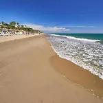 Διαμέρισμα In With Beachfront Pool *