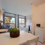 In With Beachfront Pool Διαμέρισμα Μαρμπέλλα