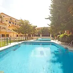 In With Beachfront Pool Διαμέρισμα