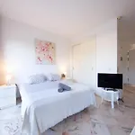 Διαμέρισμα In With Beachfront Pool
