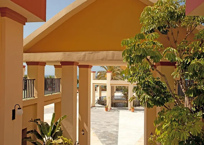 Apartment In With Beachfront Pool