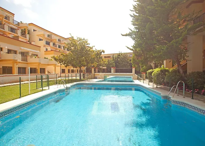 In With Beachfront Pool Apartment